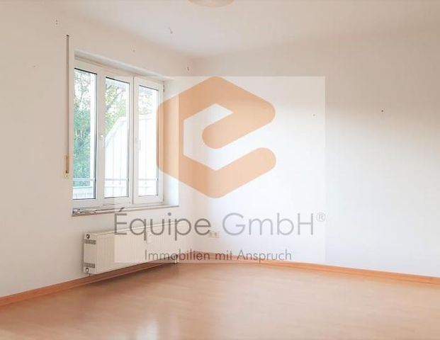 Wohnen unter dem Dach mit Blick ins Grün vom Balkon! - Photo 1