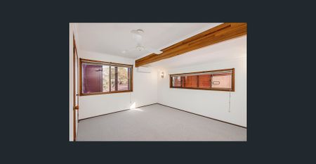 IMPECCABLE LARGE FAMILY HOME - Photo 4