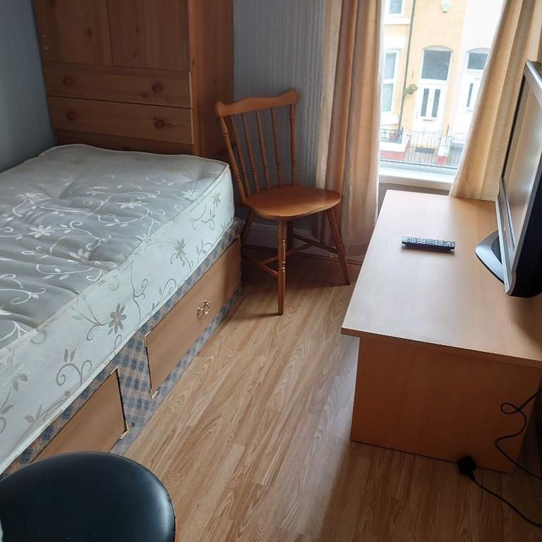 1 bedroom in a house share to rent - Photo 1