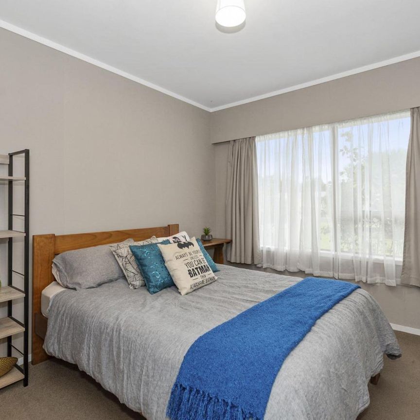 Charming Two Bedroom Unit - Photo 1