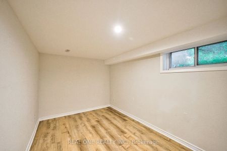 Property For Lease | W9239314 - Photo 5