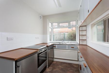 3 bedroom semi-detached house to rent - Photo 5