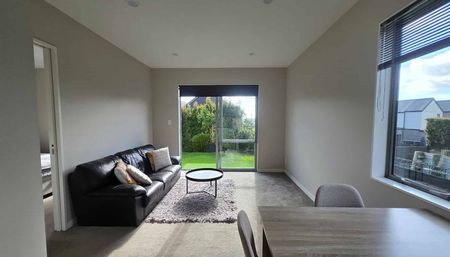 Fully furnished one bedroom Self-contained - Photo 4