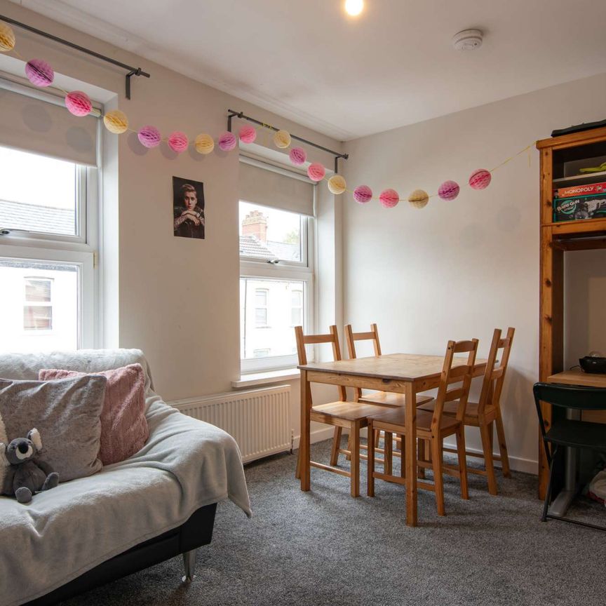 Great location for all universities! - Photo 1