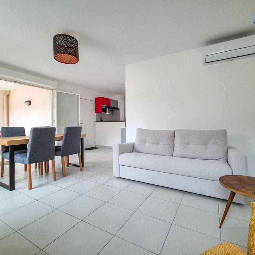 Location Appartement 2 pièces 51m² MARSEILLE 8ème - Photo 1