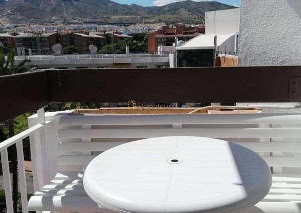 For rent HALF SEASON from 06/04/2025 - 15/06/2025 Beautiful studio with side sea and mountain views in Benalmadena