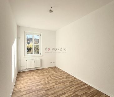 Familiensache! Helle 3-Raum-Wohnung mit Balkon & Wohlfühlatmosphäre - Photo 1
