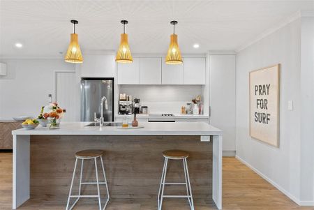 Charming 3BR Pukekohe Retreat w/ Garden! - Photo 4