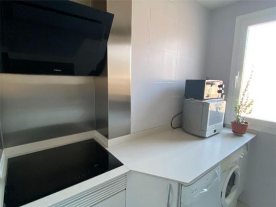 Apartamento de alquiler en Calle de Gómez de Avellaneda, 48, Pueblo Nuevo - Photo 1