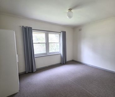 Spacious 3 Bedroom Home - Comfortable Living Awaits! - Photo 6
