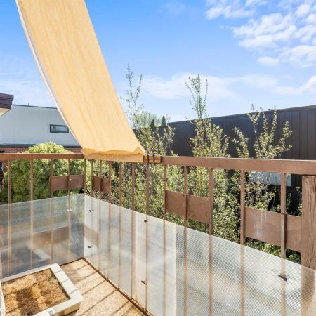 Renovated 2-Bedroom Apartment with Balcony in Quiet St Kilda Spot - Photo 5