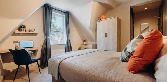 A LUXURY STUDIO EN-SUITE ROOM complex, consisting of fully furnished large studio style rooms. In the heart of Tamworth Town Centre, - Photo 2