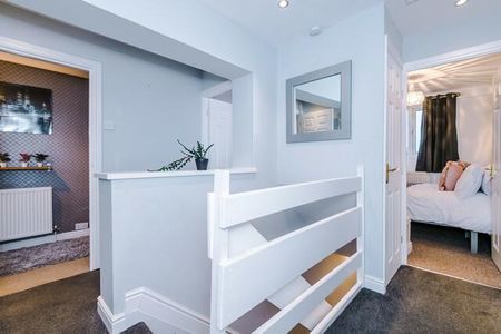 5 bedroom semi-detached house to rent - Photo 2