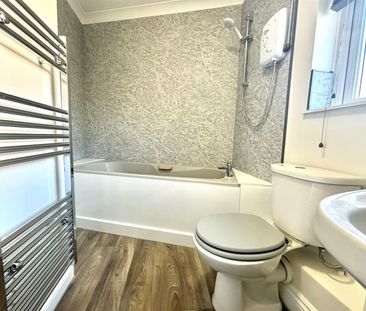 Meadowlea Close, Harmondsworth, West Drayton, UB7 - Photo 2