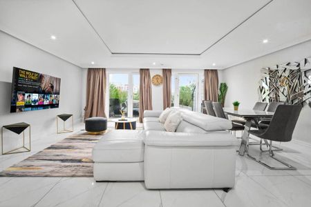 3 bedroom serviced apartment to rent - Photo 3