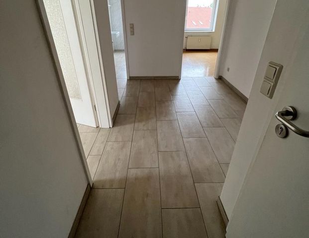 Moderne 3/4-Zi.-Whg. 107 m² + 45 m² DB, Stellplatz Reislingen - Photo 1