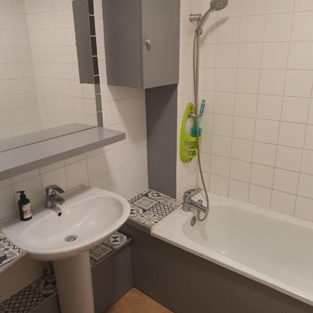 Jolie appartement meublé vue mer. Il se compose d'une pièce de vie avec cuisine aménagée, une ... - Photo 4