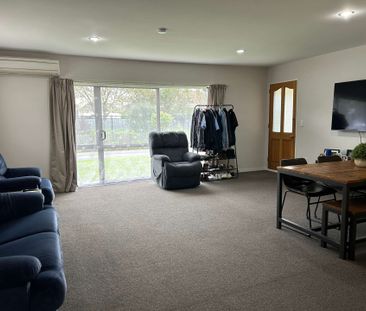 Spacious 2 Bedroom Unit - Photo 1