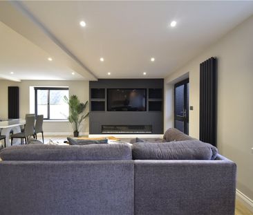 A beautifully presented 2 bedroom, 2 bathroom home to rent in the p... - Photo 2