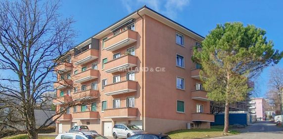 Appartement de 2,5 pièces situé au rez-de-chaussée. - Foto 2