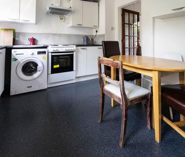 4 bedroom terraced house to rent - Photo 6