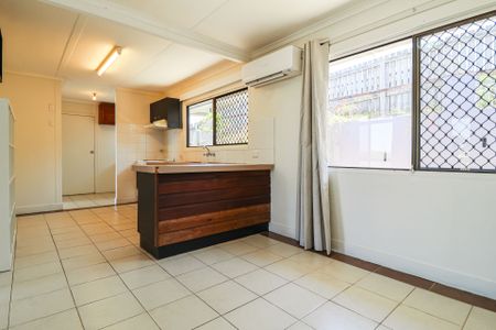 FEEL RIGHT AT HOME AT 6 KYLEE CRESCENT - COMFORT, SPACE, AND STYLE IN THE HEART OF CALLIOPE! - Photo 2