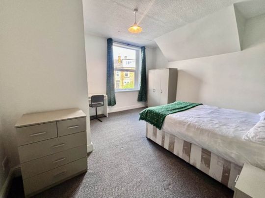 Aberdeen Walk (Room 3), Armley, Leeds - Photo 1