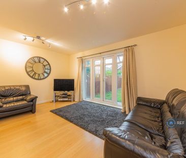 4 bedroom semi-detached house to rent - Photo 2