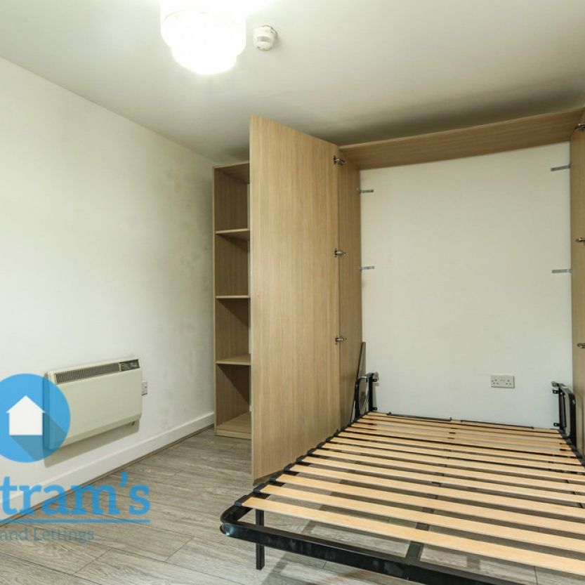 2 bed Apartment for Rent - Photo 1