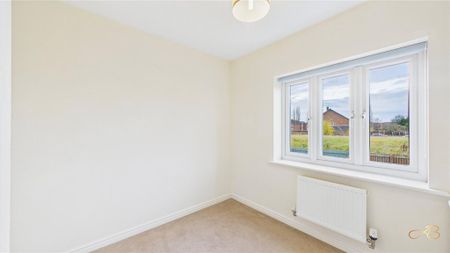 4 bedroom detached house to rent - Photo 3