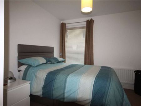 First Floor Apartment in a Central Location with Balcony - Photo 2