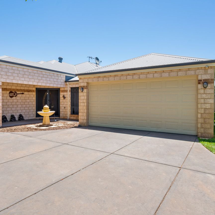 Experience Unrivalled Luxury Living in Exclusive Broadwood - Photo 1