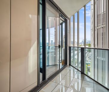 Stylish Living In PM residence - Photo 6