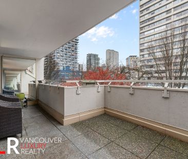 Condo in Downtown Vancouver, BC - Photo 3