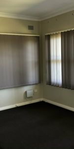 Generously sized 3 bedroom home - Photo 4