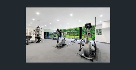 SUNLIT 2 BEDROOM, 2 BATHROOM APARTMENT WITH GYM & BBQ AREA - Photo 5