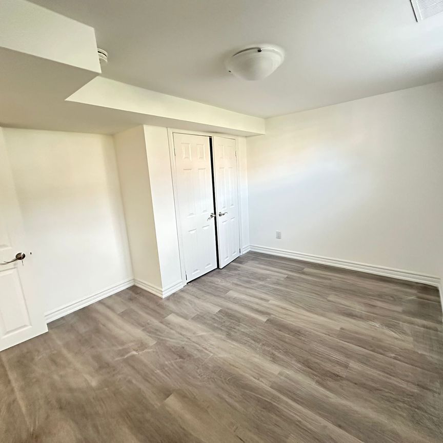 For Lease - 17 Tamarisk Drive Unit# Lower, Toronto, Ontario - Photo 1