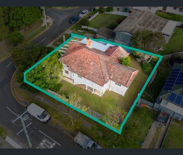 Stunning 3 Bedroom Home with Sunroom for rent - Photo 5