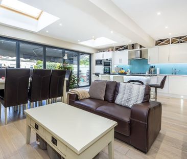 5 bedroom semi-detached house to rent - Photo 4