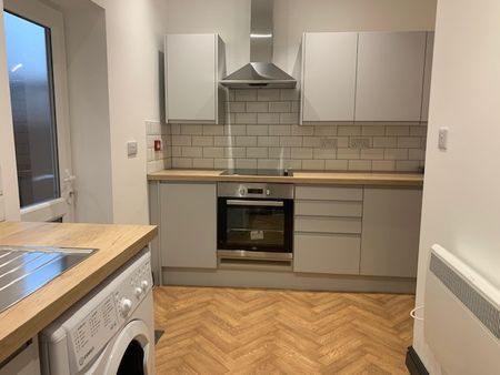 1 bedroom FURNISHED Flat. Close to Nuneaton town centre and local amenities. - Photo 3