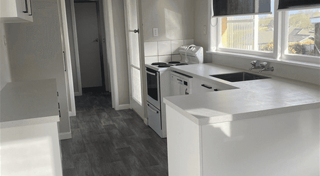 Three bedroom Brick Home - Photo 4