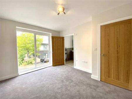 Bagshot Manor Gardens, Bagshot - 3 bedrooms Property for lettings - Seymours - Photo 4