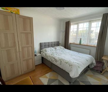 Room in a Shared House, St. Bernards Close, LU3 - Photo 2
