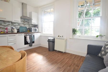 3 bedroom flat to rent - Photo 5