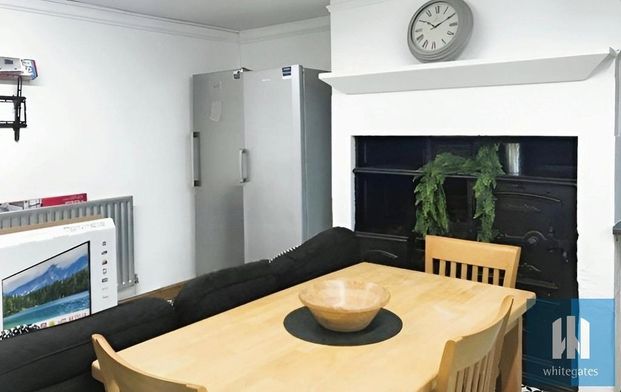 1 bedroom in a house share to rent - Photo 1