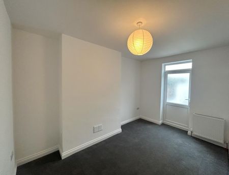 4 bedroom terraced house to rent - Photo 4