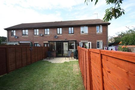 2 bedroom terraced house to rent - Photo 2