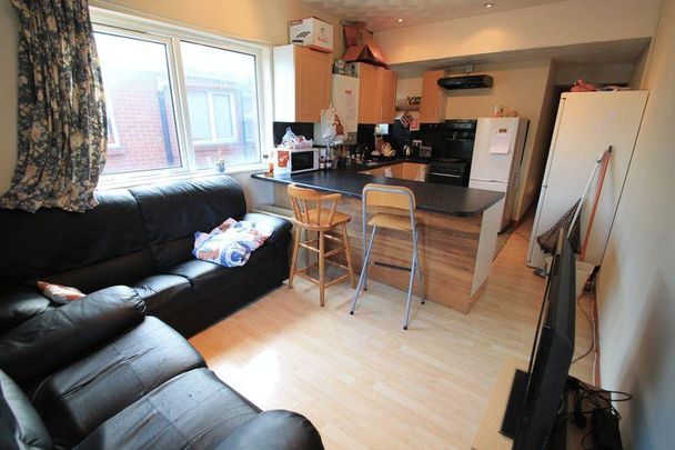 7 bedroom terraced house to rent - Photo 1