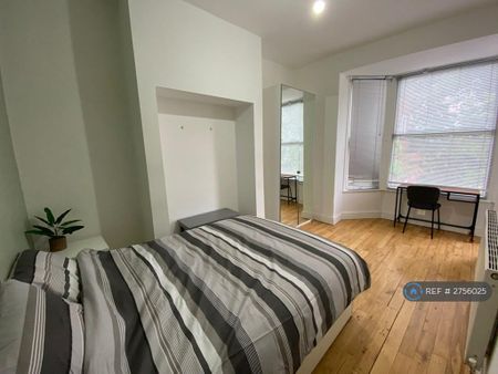 1 bedroom in a house share to rent - Photo 4