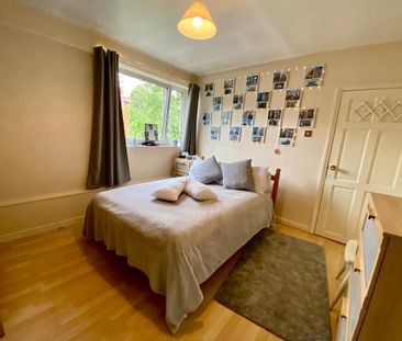 1 bedroom in a flat share to rent - Photo 2